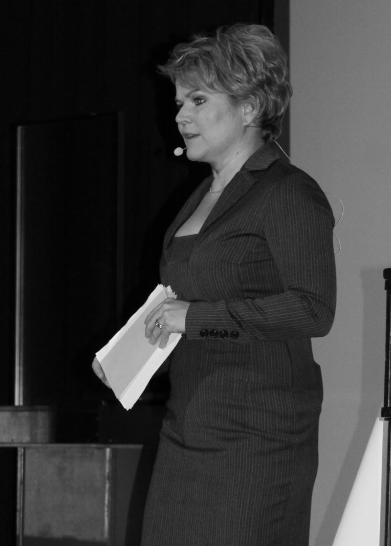 Katja Schleicher, KeyNote, KeyNote Speaker, Speaking, Presenter, Moderator, Host, EmCee